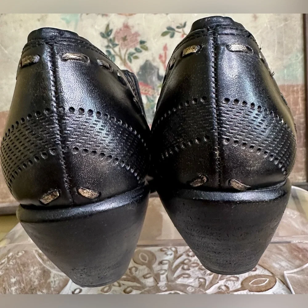 EUC BCBGirls “Toom” Vintage Style Boho Western Ankle Booties. Size 37.5/7.5 - Picture 9 of 14